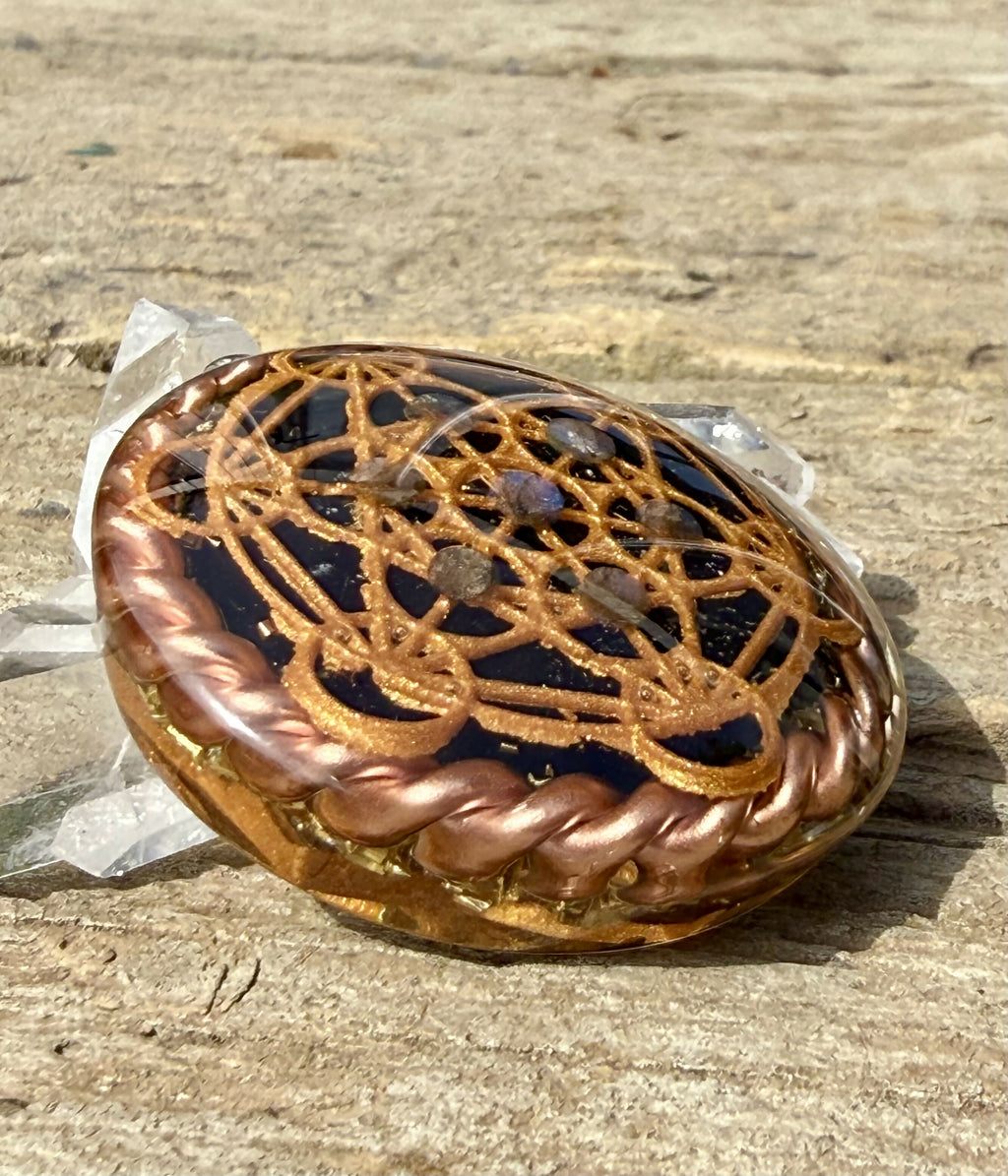 Side view of the pendant showing the depth of the resin and the twisted copper wire edge