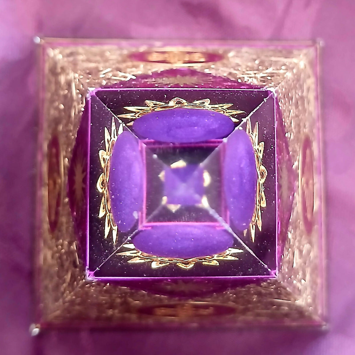 Top-down view of the purple centre framed by magenta edges and gold flourishes