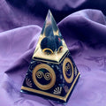 Small Nubian Pyramid Black & Gold by Orgone Art Yvonne – steep black pyramid with a dark glittery heart in the clear tip, gold spiral and heart discs and small gold fan motifs