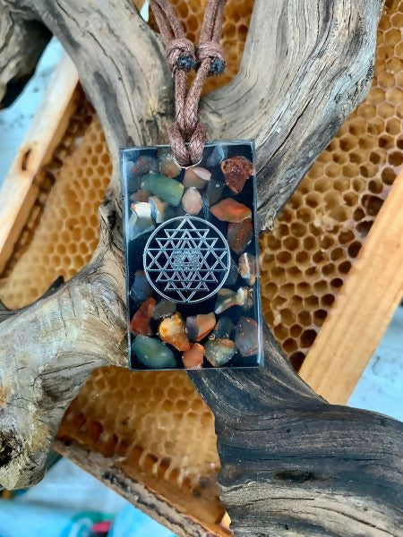 pendant-back