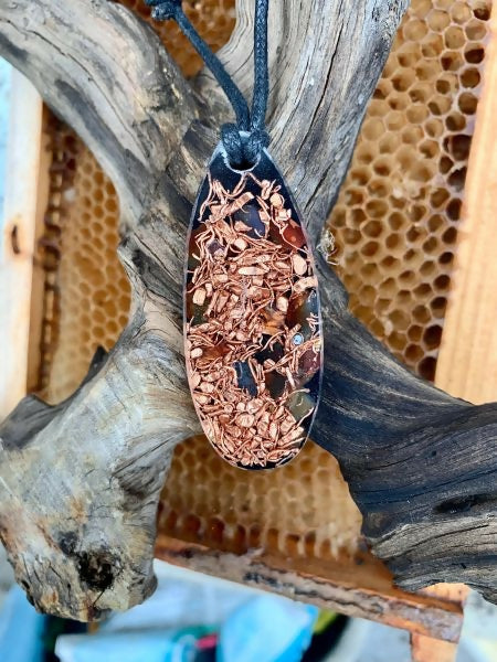 pendant-back
